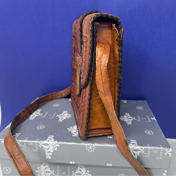 Vintage Distressed Hand-tooled Mandala Floral Leather Square Shoulder Bag - Picture 4 of 12